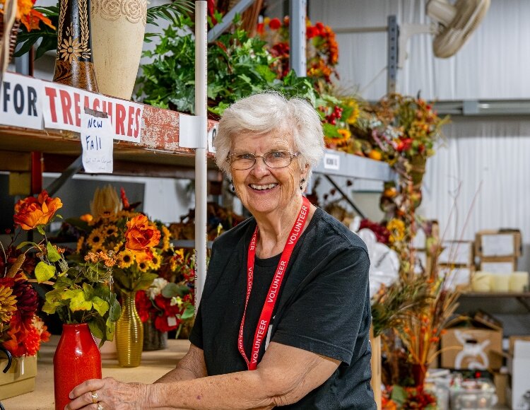 Volunteer Martha Nydam makes flower arrangements.